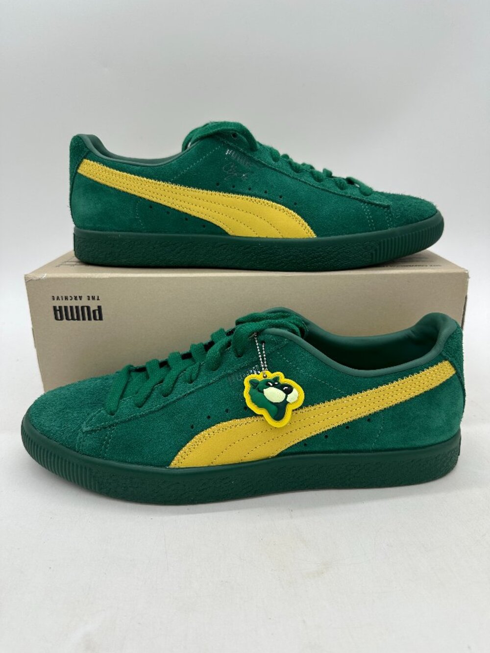 Puma Clyde Super Men's Size 10 Green Yellow Athletic Shoes 386349 01